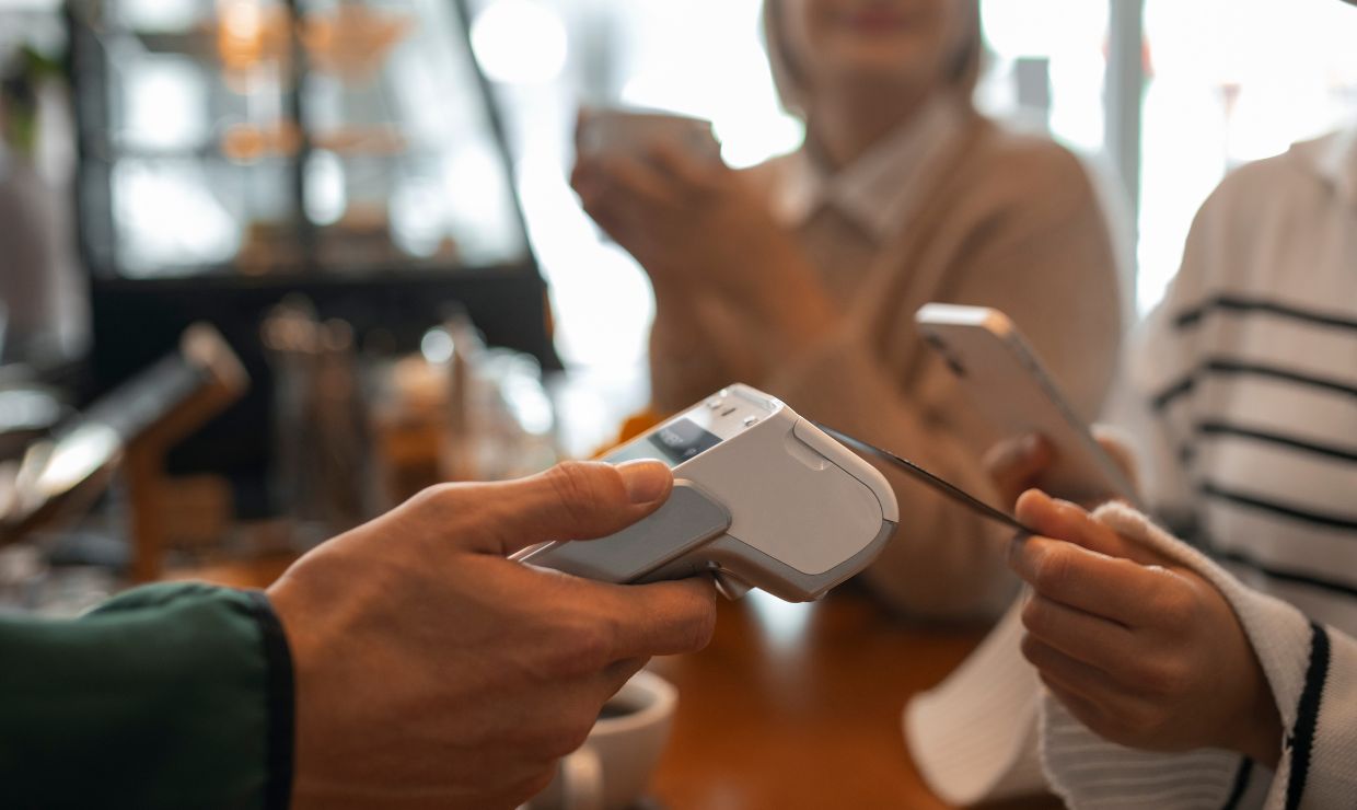 Así afectan las comisiones por pago con tarjeta a las farmacias