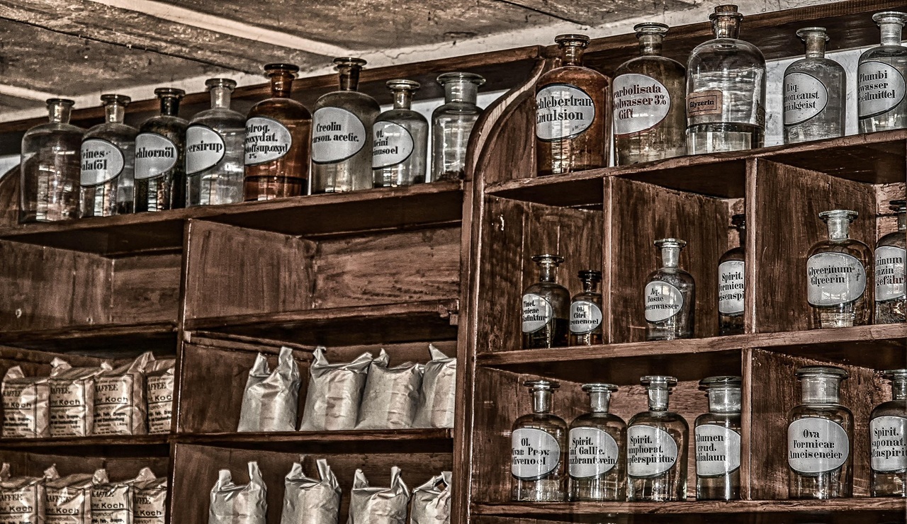 De las antiguas boticas a la farmacia actual: la evolución de una profesión esencial