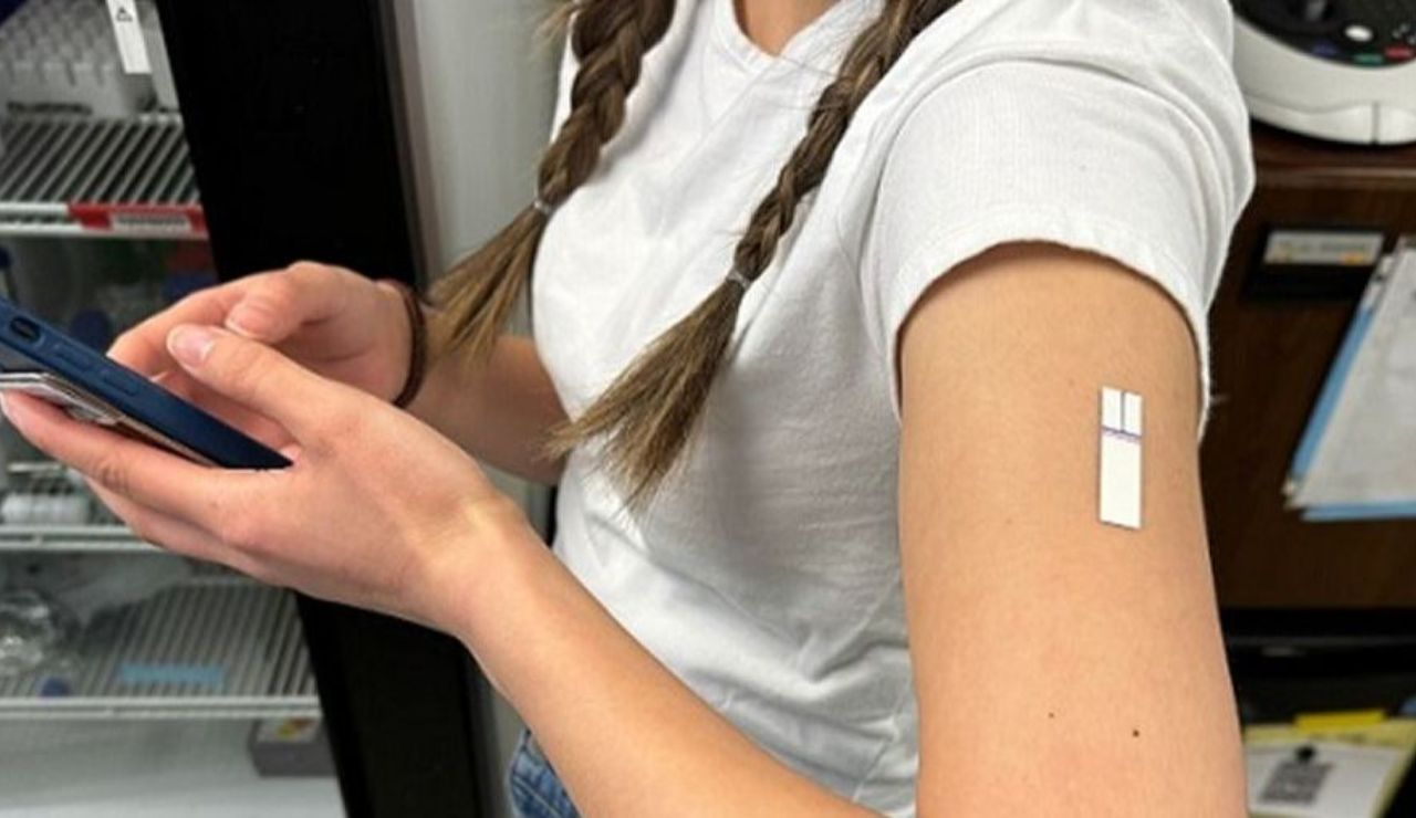 Desarrollan un parche cutáneo para la monitorización continua de biomarcadores